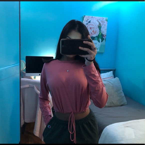 pink crop top with adjustable string tie - Picture 1 of 3